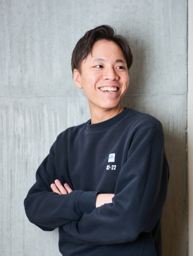 サービスを徹底的に研究し交渉する齋藤 義輝さん。プライベートはインドアでシャイ